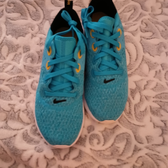 NIB Nike Legend React GS - Picture 3 of 6